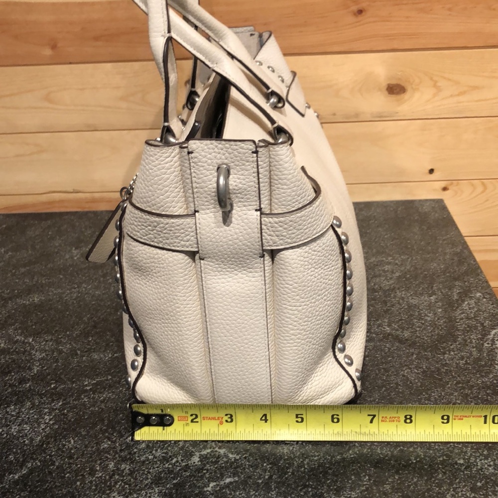 🛑NO TOUCHY! TRADED! 🛑Coach Studded Rivet Swagger!! - Picture 8 of 15